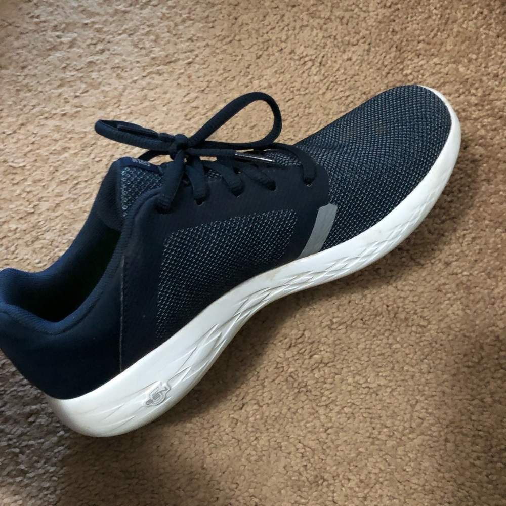 Barely worn sketchers!!